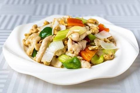 502-Poulet sauté aux noix d’acajou 腰果雞丁